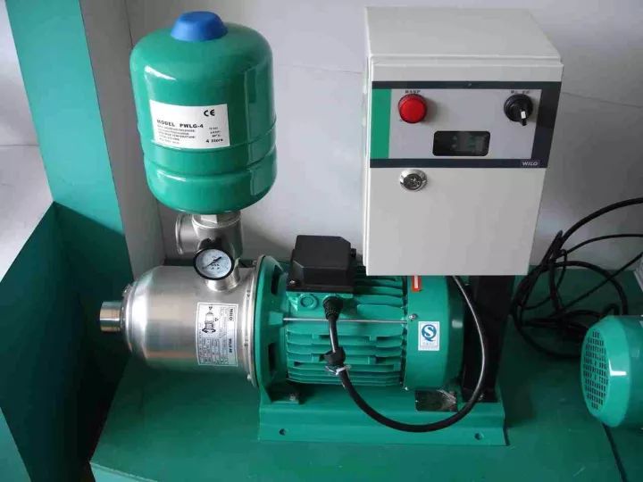 格力家用中央空调水泵的拆卸-格力中央空调保养-格力家用中央空调清洗-中央空调水泵维修