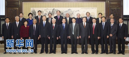 温家宝：“彩色馒头”等事件说明道德严重滑坡